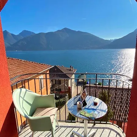 View Golden Triangle Acquaseria