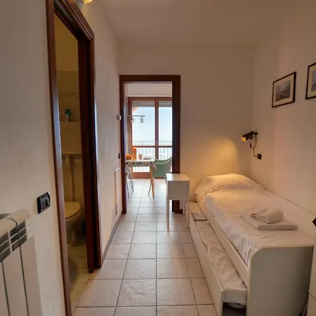 View Golden Triangle Apartment *