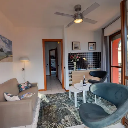 View Golden Triangle Apartment Acquaseria